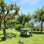 Casa Lilla - Lakeview Large With Garden Above