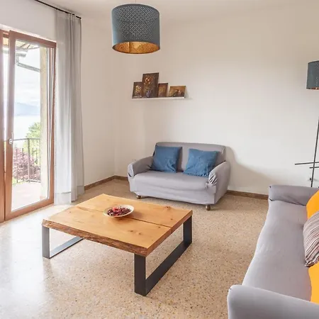 Casa Lilla - Lakeview Large With Garden Above Apartament *