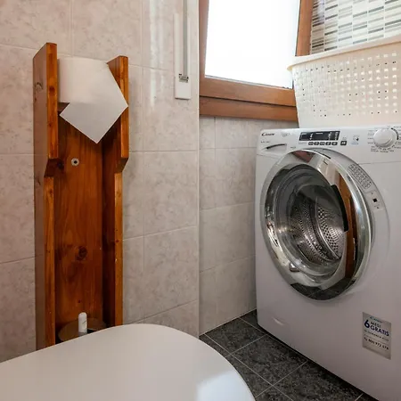 Casa Lilla - Lakeview Large With Garden Above Apartament